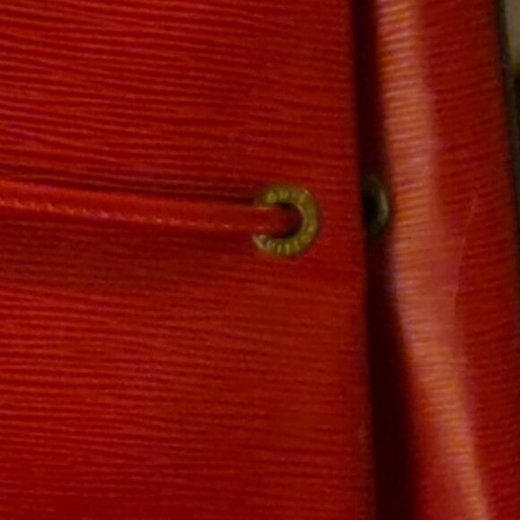 LV TEXTURED LEATHER KNAP-SAC BRIGHT RED AND GORGEOUS - Picture 2 of 2